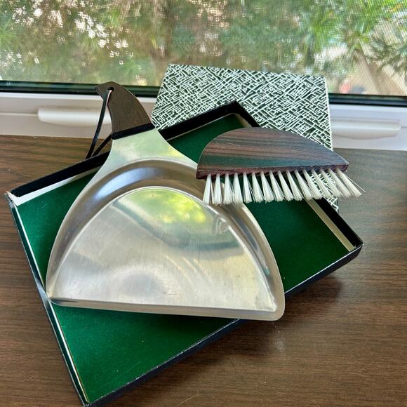 Vintage Modernist Desk Crumb Brush and Pan Set with Magnetic Wood Handle - Picture 8 of 11
